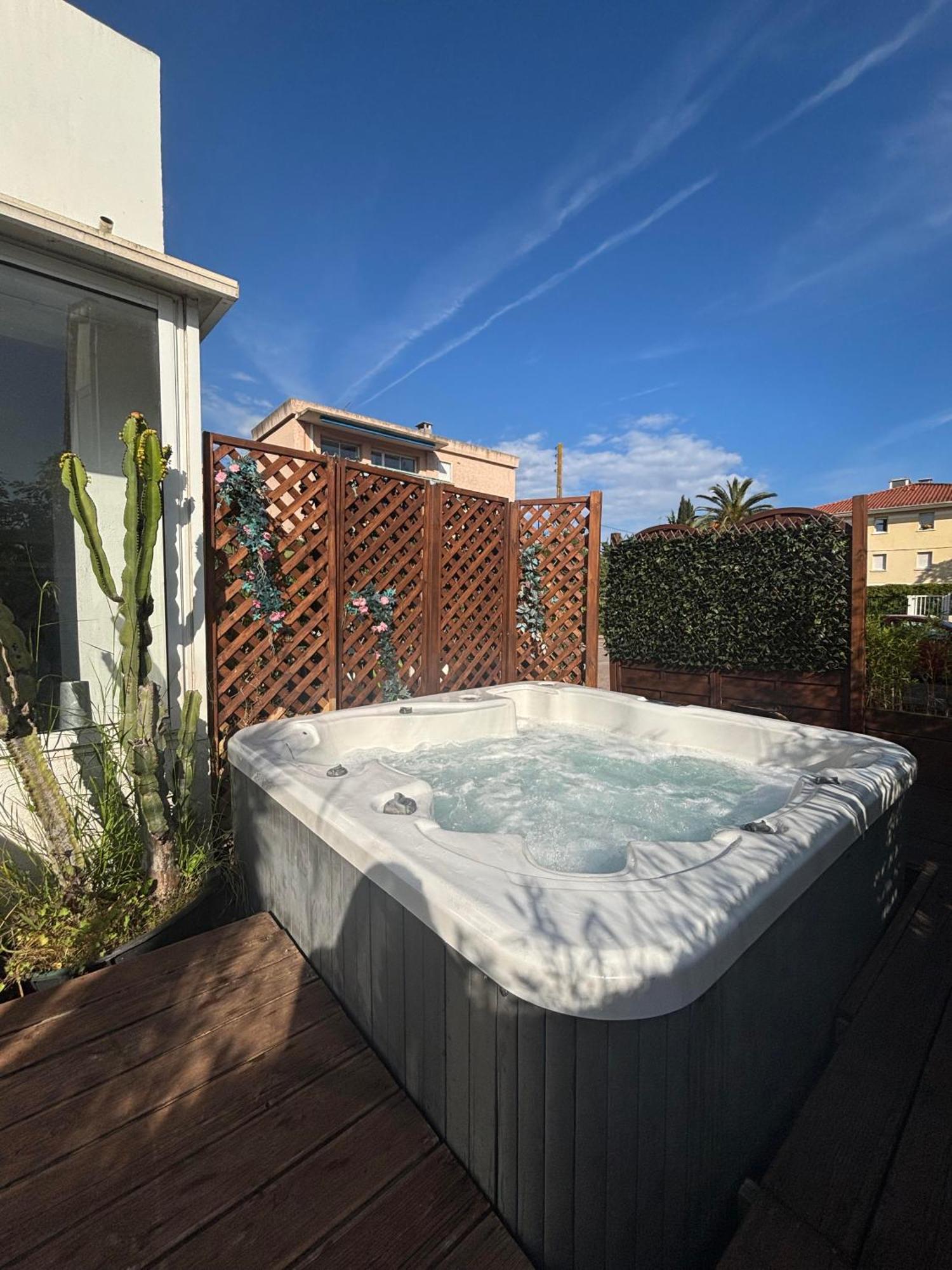 Hotel Sable Et Soleil - Port et Plage Fréjus Eksteriør bilde